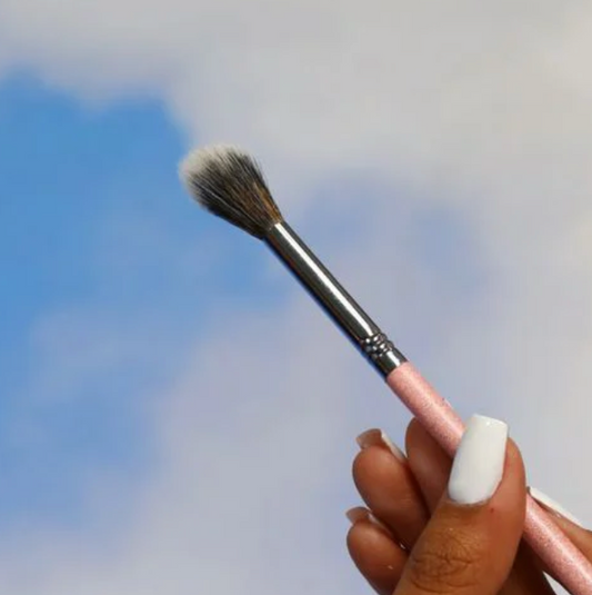 Beca Brush R4 🌷Brocha Puntiaguda Pequeña Para Iluminador