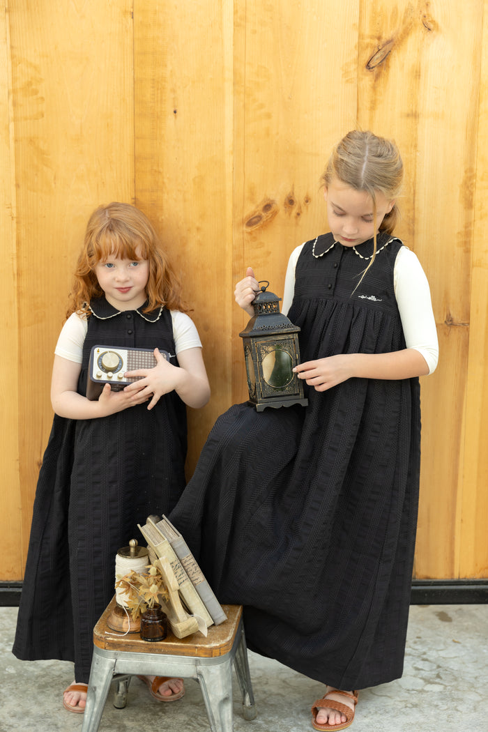 Black Collar Robe