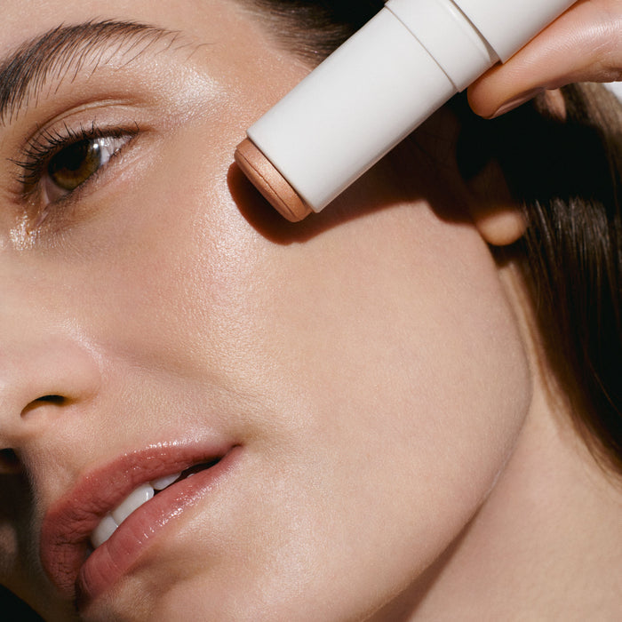 Goop-Glow Skin Highlighter Stick-Makeup-250604_JH_Goop_Highlighter_AURA-GOLD_0884-The Detox Market | Aura - Champagne gold